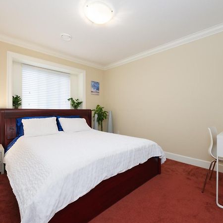 Cambie & 61St Ave Homestay Vancouver Ngoại thất bức ảnh