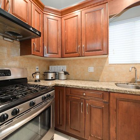 Cambie & 61St Ave Homestay Vancouver Ngoại thất bức ảnh