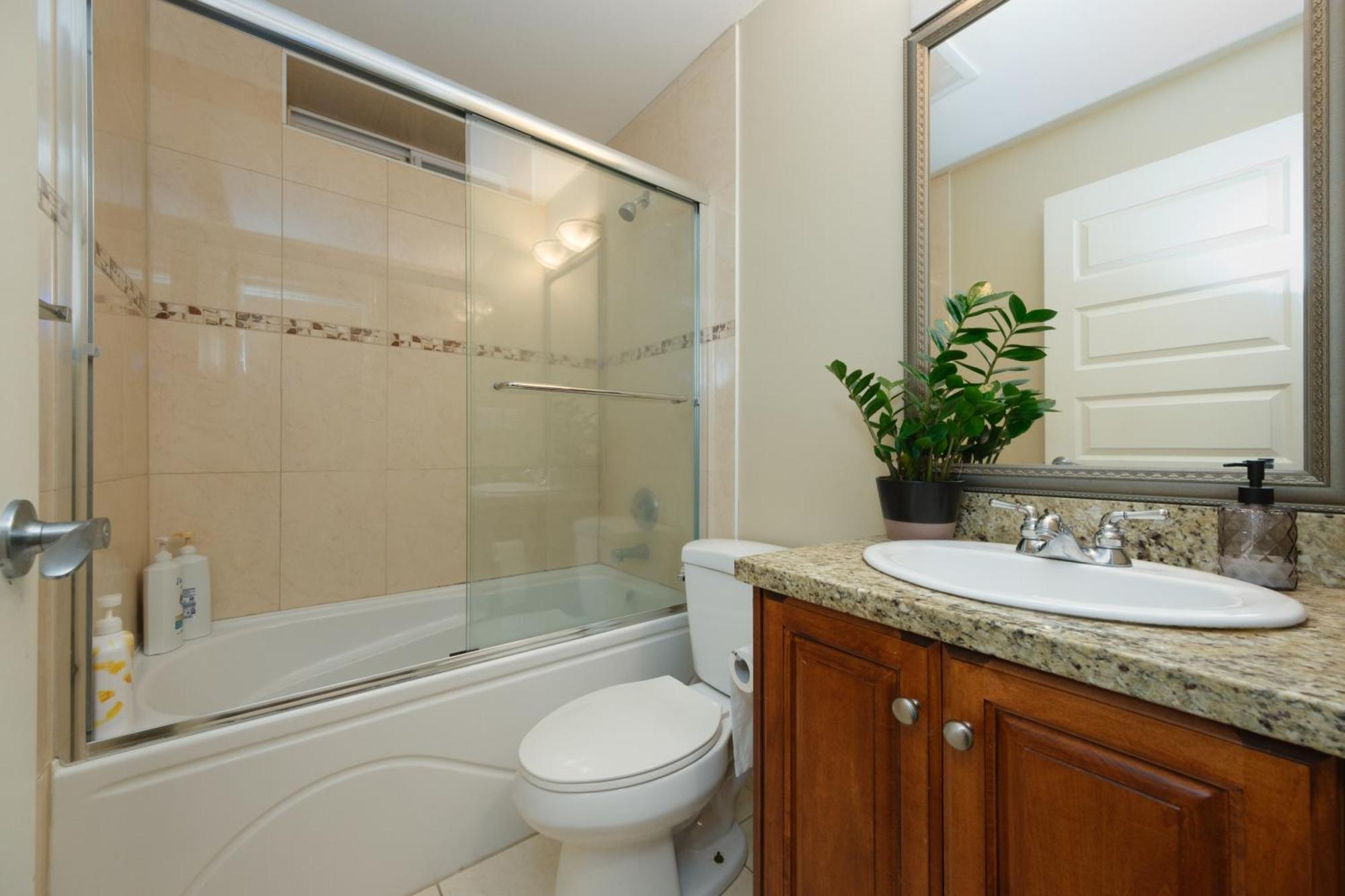 Cambie & 61St Ave Homestay Vancouver Ngoại thất bức ảnh